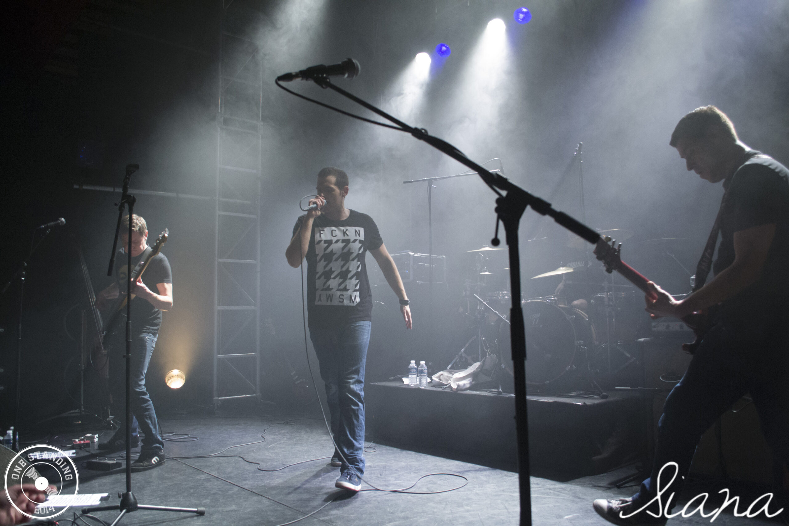 stereotypical working class show concert marché gare lyon